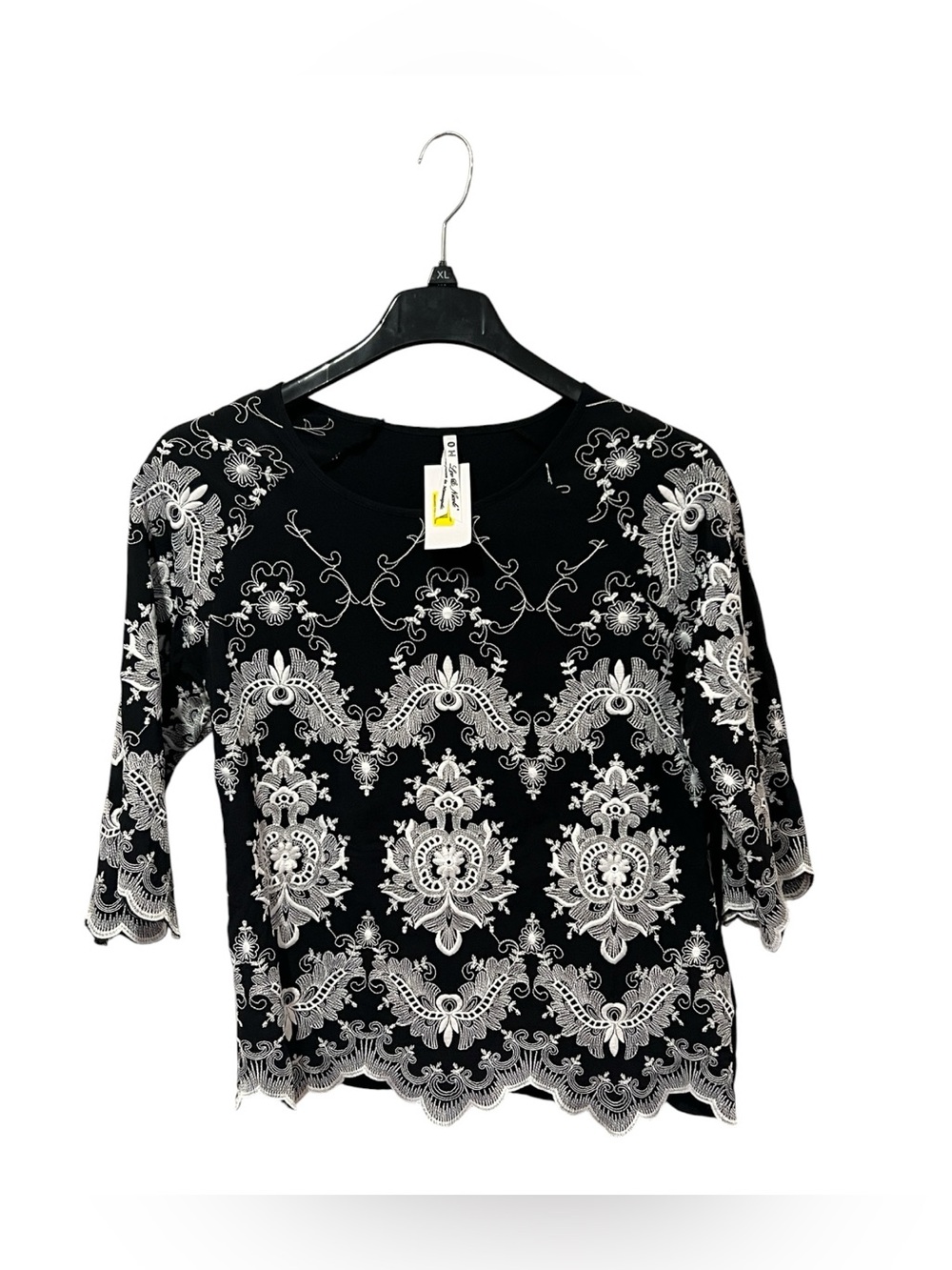 Leo & Nicole Black Top with White Embroidered Lace Motif Scalloped Hem Size M